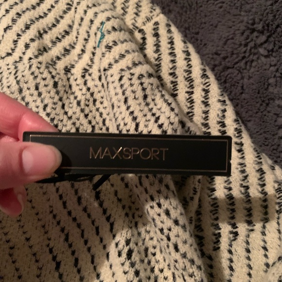 MAXSPORT cardigan size large NWT! - Picture 4 of 7